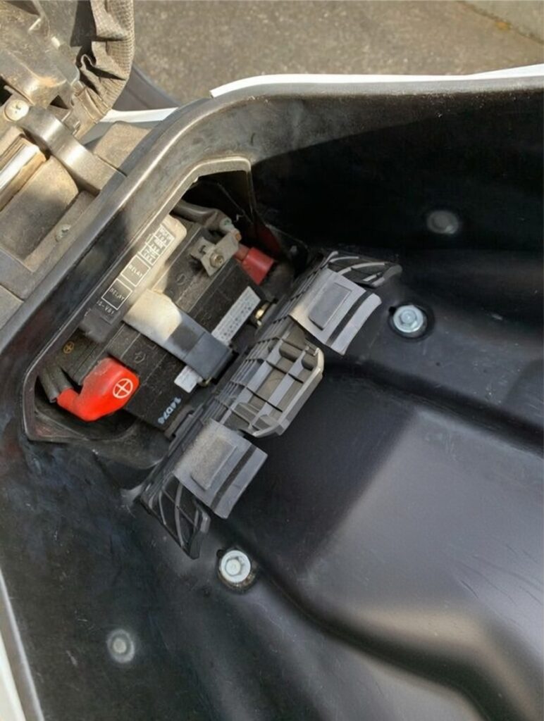 pcx 125 バッテリー交換